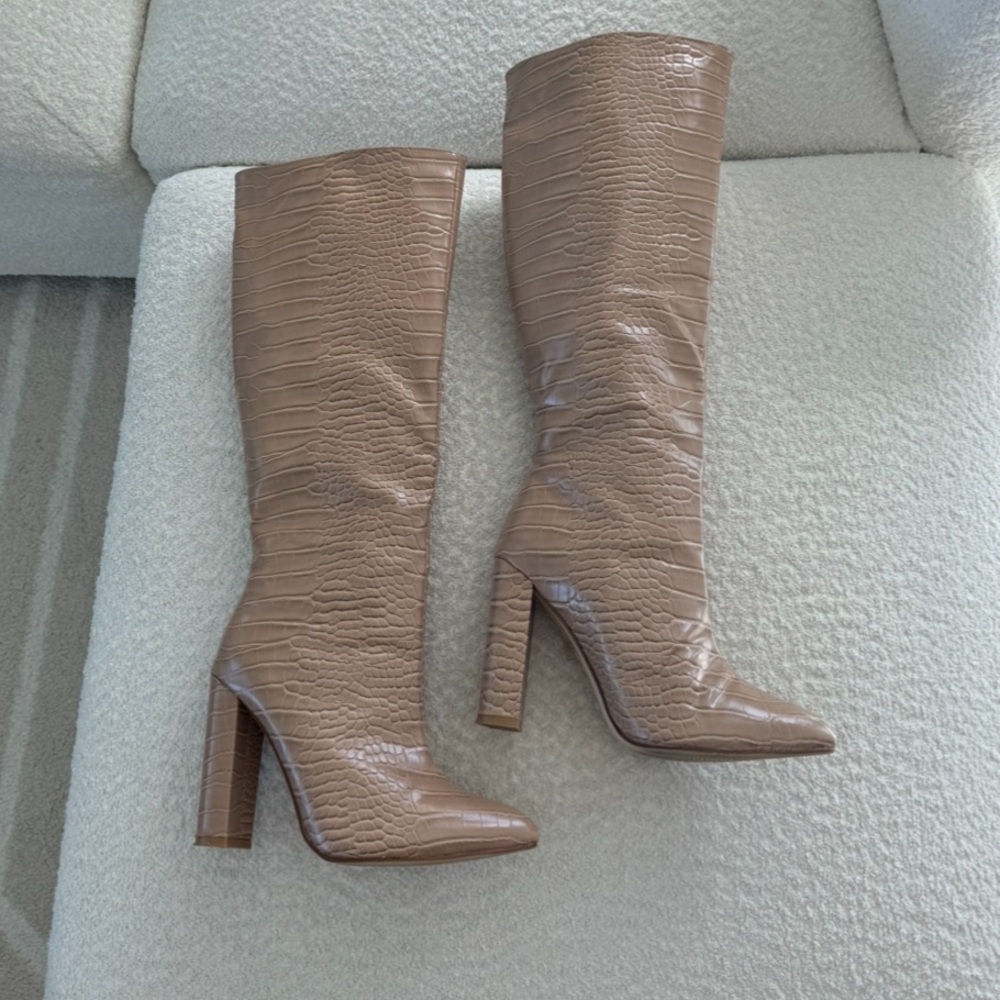 Tan brown knee-high boots, worn 2 times.Perfect condition.